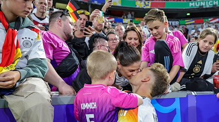 Für Joshua Kimmich hat sich mit seiner Familie der Blick auf den Fußball verändert.  / Foto: Christian Charisius/dpa