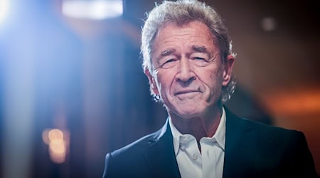 Peter Maffay will nach seinem Bühnenabschied in der Landwirtschaft arbeiten und hat große Pläne mit einem Oldtimer-Traktor. / Foto: Christoph Reichwein/dpa