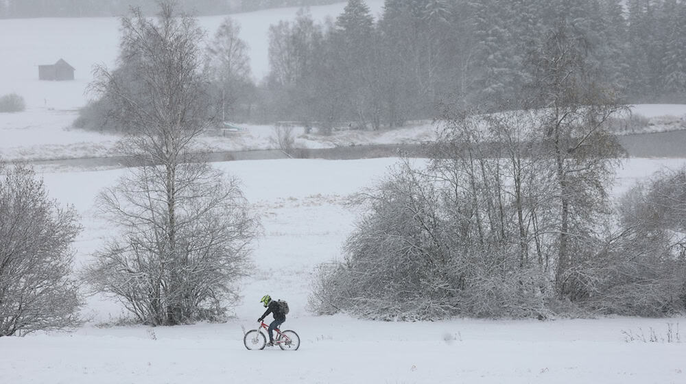 Im Allgäu sind dem Deutschem Wetterdienst zufolge bis zu 25 Zentimeter Neuschnee möglich. (Archivbild) / Foto: Karl-Josef Hildenbrand/dpa