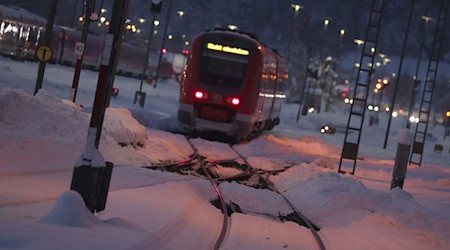 Reisende können sich bis zu 30 Minuten verspäten. (Symbolbild) / Foto: Karl-Josef Hildenbrand/dpa