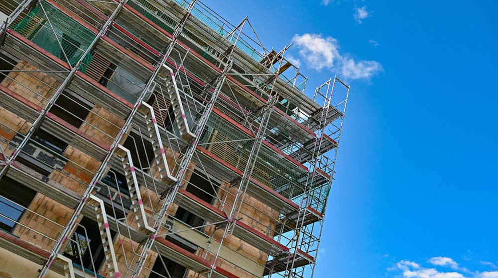 Auch im dritten Quartal besteht weiter ein Negativtrend beim Wohnungsbau in Bayern. (Archivbild) / Foto: Patrick Pleul/dpa