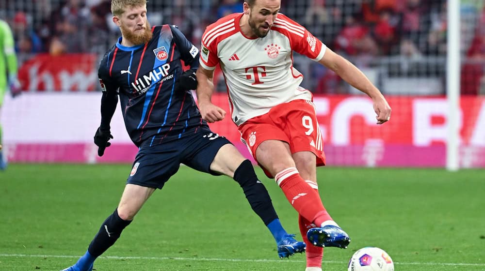 Jan-Niklas Beste (l) hat Bayern-Erfahrung. Mit Hoffenheim spielte er schon in München und gegen Harry Kane (r). / Foto: Sven Hoppe/dpa