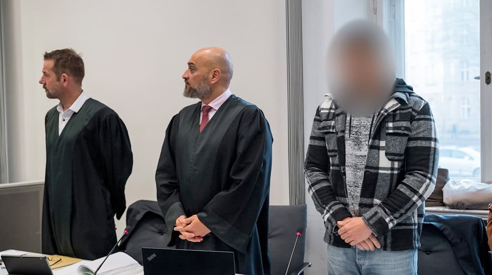 Der 39-Jährige (r) soll seinen Sohn brutal verletzt haben. / Foto: Daniel Vogl/dpa