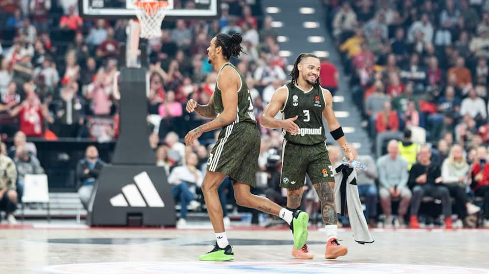Carsen Edwards (r) lief im dritten Viertel mit 15 Punkten heiß. / Foto: Lukas Barth/dpa