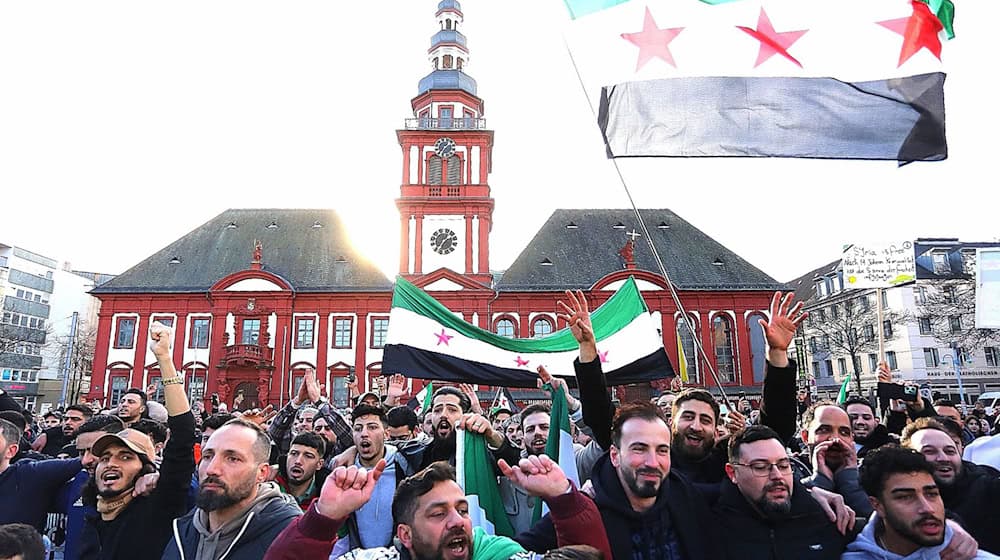 Syrer in Mannheim feiern den Umsturz in ihrem Heimatland / Foto: Dieter Leder/dpa