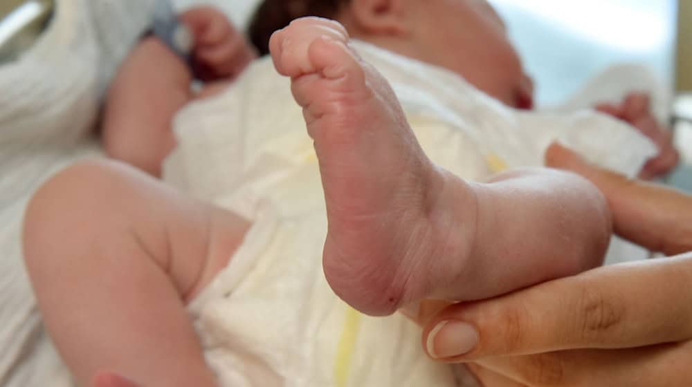 An Heiligabend 2023 kamen über 200 Babys in Bayern zur Welt. / Foto: Waltraud Grubitzsch/dpa