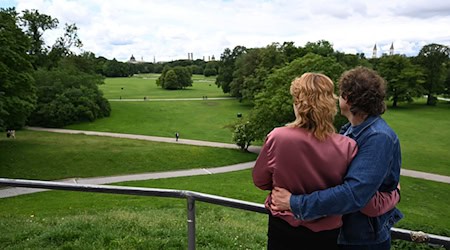 Dem Kurfürsten Karl Theodor haben die Münchner den berühmten Englischen Garten zu verdanken. Eine Ausstellung zeigt nun, warum der Herrscher dennoch unbeliebt war in Bayern.  / Foto: Felix Hörhager/dpa