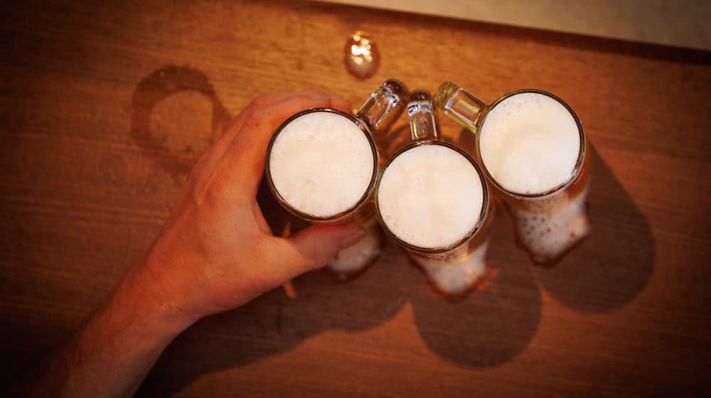 Ein Mann hatte in Rosenheim Alkohol getrunken - und landete dann in einer falschen Wohnung. (Symbolbild) / Foto: Friso Gentsch/dpa