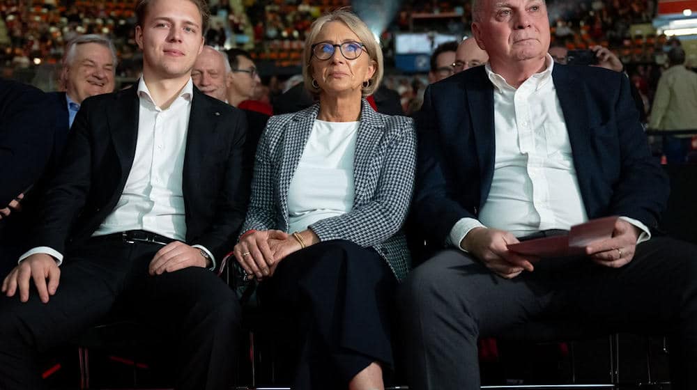 Witwe Heide Beckenbauer und ihr Sohn sind bei der Versammlung dabei. / Foto: Sven Hoppe/dpa