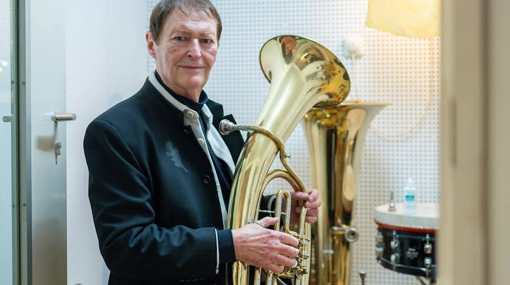 Die Band Haindling mit ihrem Frontmann und Gründer Hans-Jürgen Buchner geht 2025 wieder auf Tournee. (Archivbild) / Foto: Armin Weigel/dpa