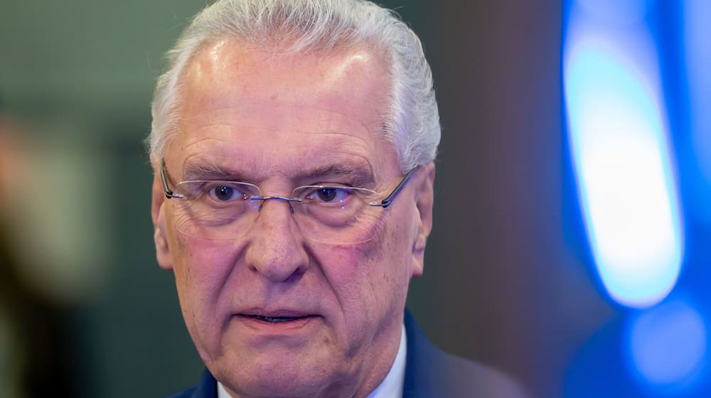Bayerns Innenminister Herrmann (CDU): «Wir sind auf ein gesundes Maß an Einwanderung angewiesen, um die Wirtschaft zu stärken und unser Sozialsystem zu festigen.» (Archivbild) / Foto: Soeren Stache/dpa