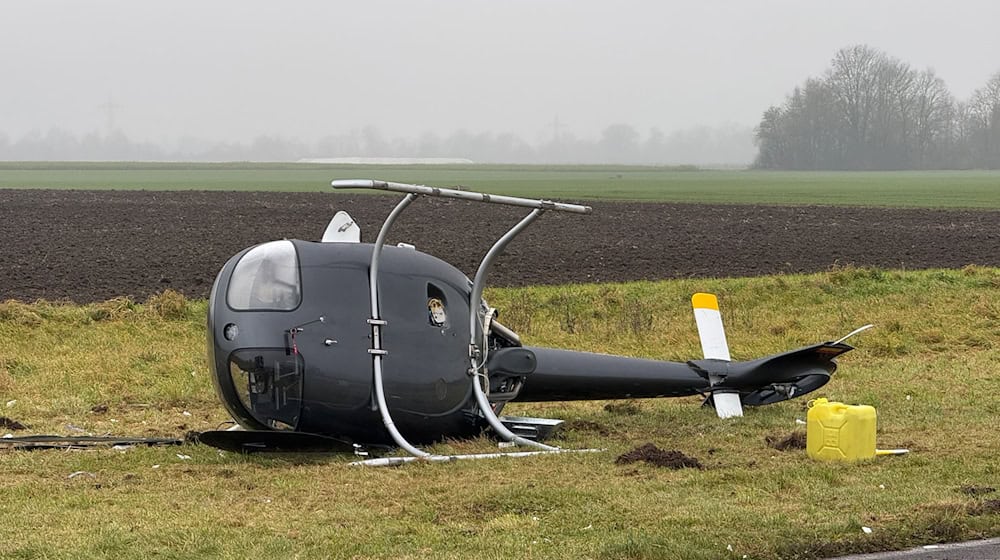 Hoher Sachschaden und eine geprellte Hand nach Hubschrauber-Absturz. / Foto: Goppelt/vifogra/dpa