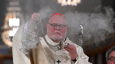 Kardinal Reinhard Marx feiert an Heiligabend im Münchner Dom die Messe.  / Foto: Felix Hörhager/dpa