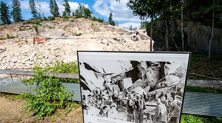 Der Steinbruch des Konzentrationslagers Flossenbürg. Hier wurde im Frühjahr noch Granit abgebaut. / Foto: Armin Weigel/dpa