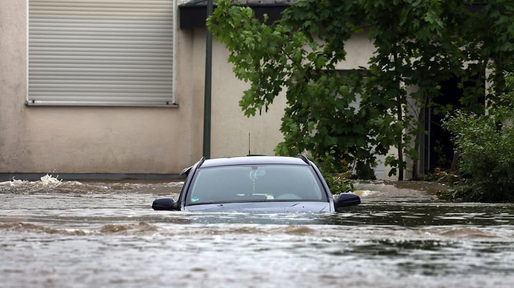 Das Hochwasser der Mindel hatte Teile Offingens Anfang Juni überflutet. (Archivbild) / Foto: Karl-Josef Hildenbrand/dpa