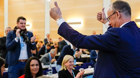 CDU-Chef Friedrich Merz versprach bei seiner Nominierung zum Spitzenkandidaten in Nordrhein-Westfalen die im Wahlprogramm genannten Steuersenkungen. / Foto: Thomas Banneyer/dpa