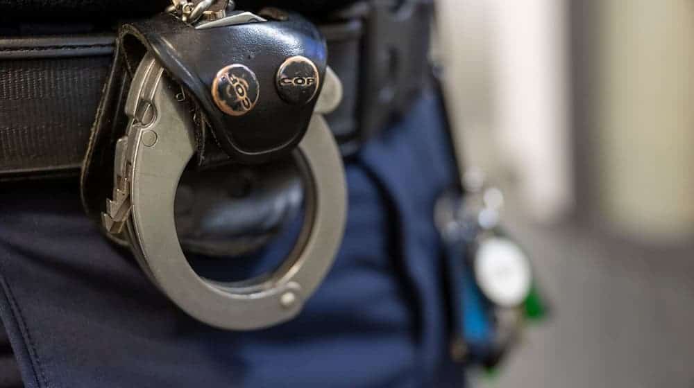 Bei den Aufbrüchen entstand laut Polizei ein Sachschaden von insgesamt rund 100.000 Euro. (Symbolbild) / Foto: Peter Kneffel/dpa