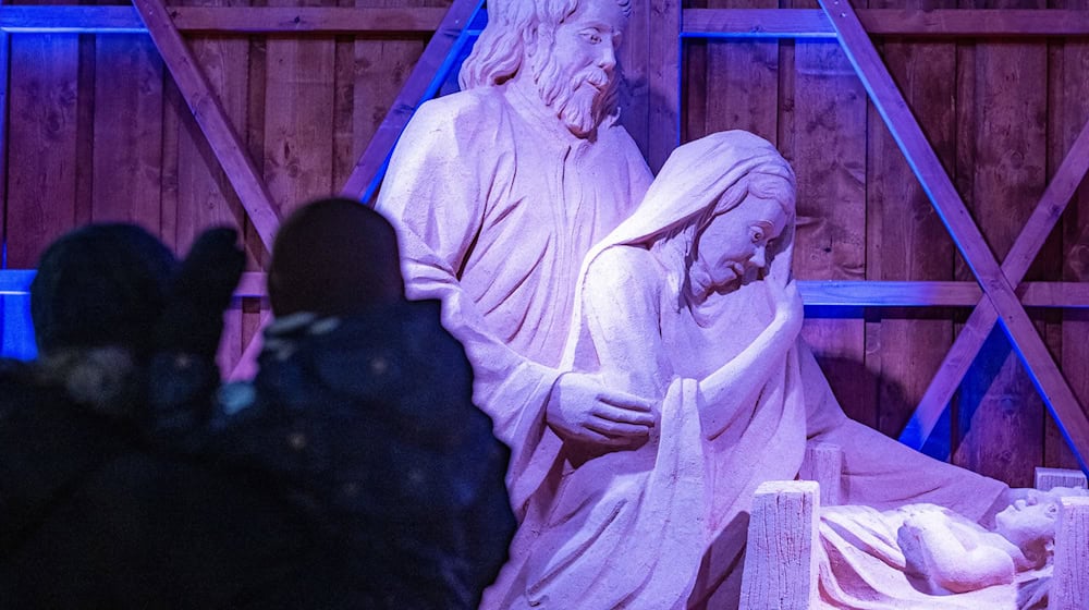 Die Sandkrippe in Deggendorf ist eröffnet. / Foto: Armin Weigel/dpa