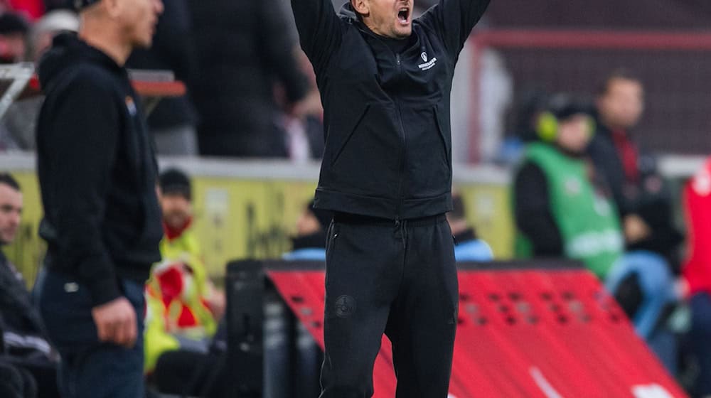 Viel Frust in Köln: Nürnbergs Trainer Miroslav Klose agiert am Spielfeldrand. / Foto: Marius Becker/dpa