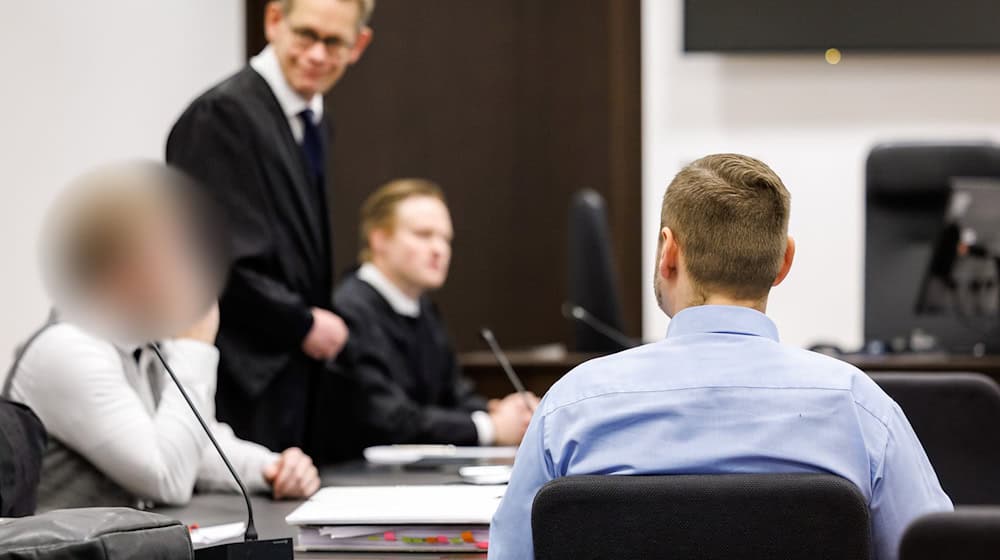 Im Strafprozess um Betrug mit Corona-Schutzmasken hat die Staatsanwaltschaft Bewährungsstrafen gefordert.  / Foto: Daniel Karmann/dpa