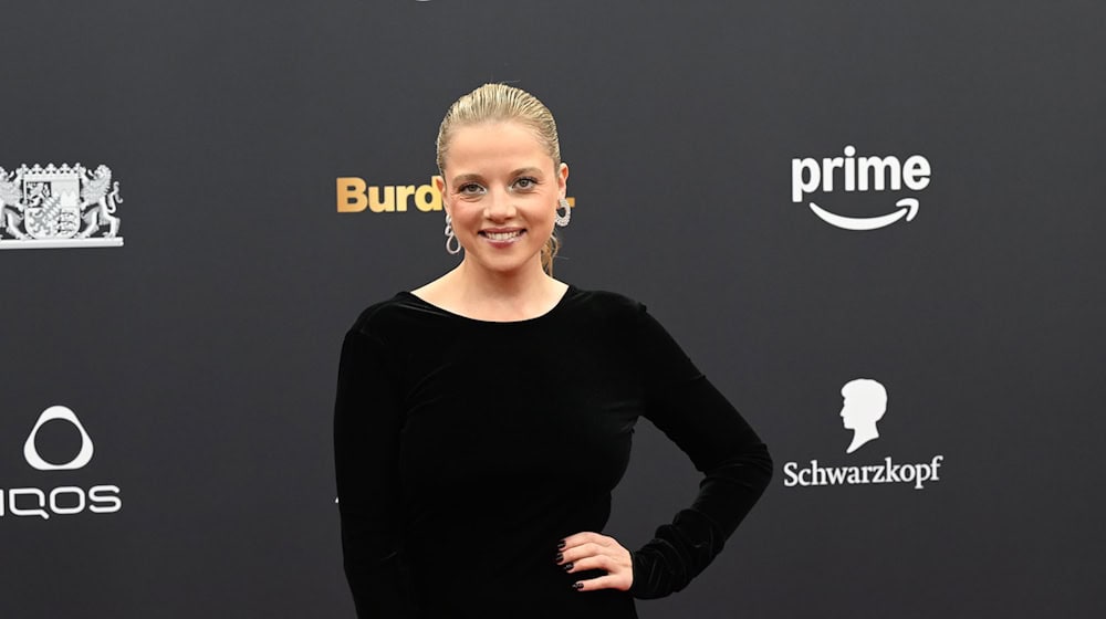 Jella Haase bekommt den Bayerischen Filmpreis als beste Darstellerin (Archivfoto). / Foto: Felix Hörhager/dpa