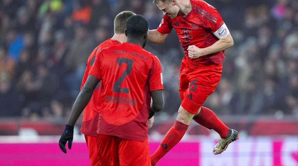 Joshua Kimmich (r) jubelt nach seinem Tor zum 5:0. / Foto: Sven Hoppe/dpa