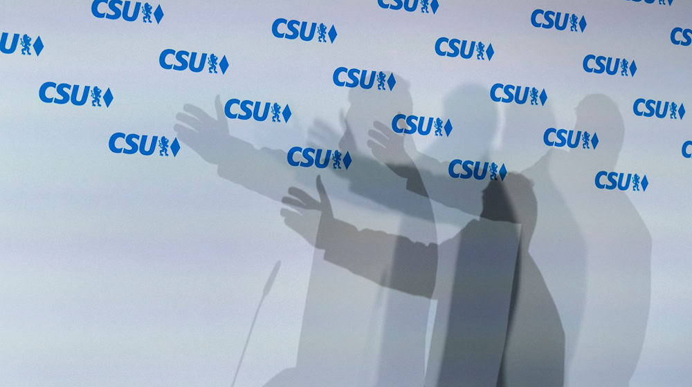 Die CSU will im Wahlkampf auch eigene Akzente setzen. (Archivbild) / Foto: Peter Kneffel/dpa