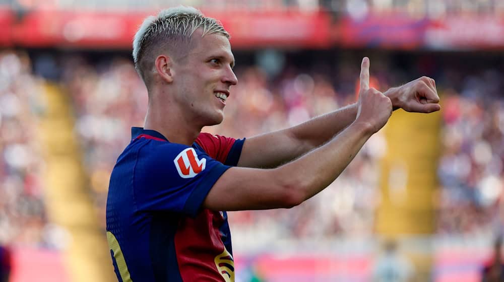 Dani Olmo wartet beim FC Barcelona weiter auf seine Spielberechtigung. / Foto: Joan Monfort/AP/dpa