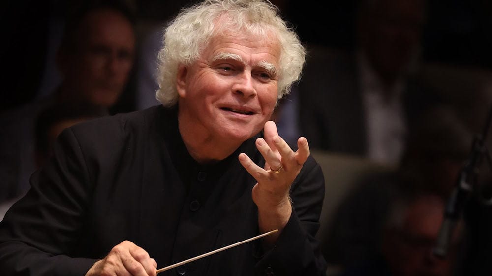 Sir Simon Rattle will das Preisgeld für den Siemens Musikpreis in ein Orchesterprojekt stecken. / Foto: Karl-Josef Hildenbrand/dpa