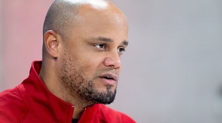 Trainern Vincent Kompany hat viele Szenarien durchgerechnet. / Foto: Sven Hoppe/dpa