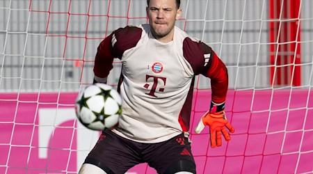 Auch der zuletzt verletzte Manuel Neuer ist beim Trainingsstart des FC Bayern dabei. / Foto: Sven Hoppe/dpa