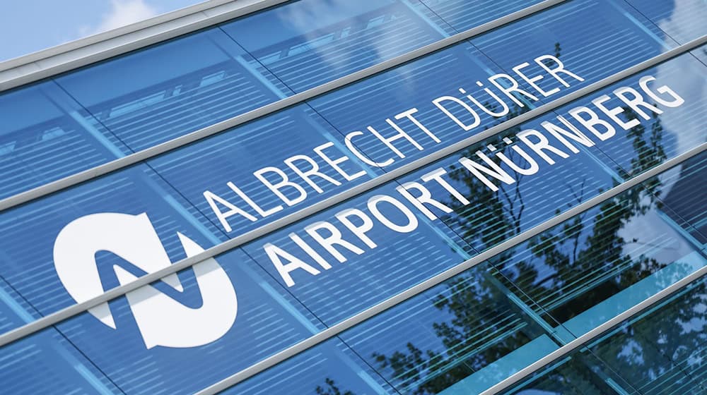 Erstmals seit 2019 verzeichnete der Flughafen Nürnberg wieder mehr als vier Millionen Passagiere. (Archivbild) / Foto: Daniel Löb/dpa