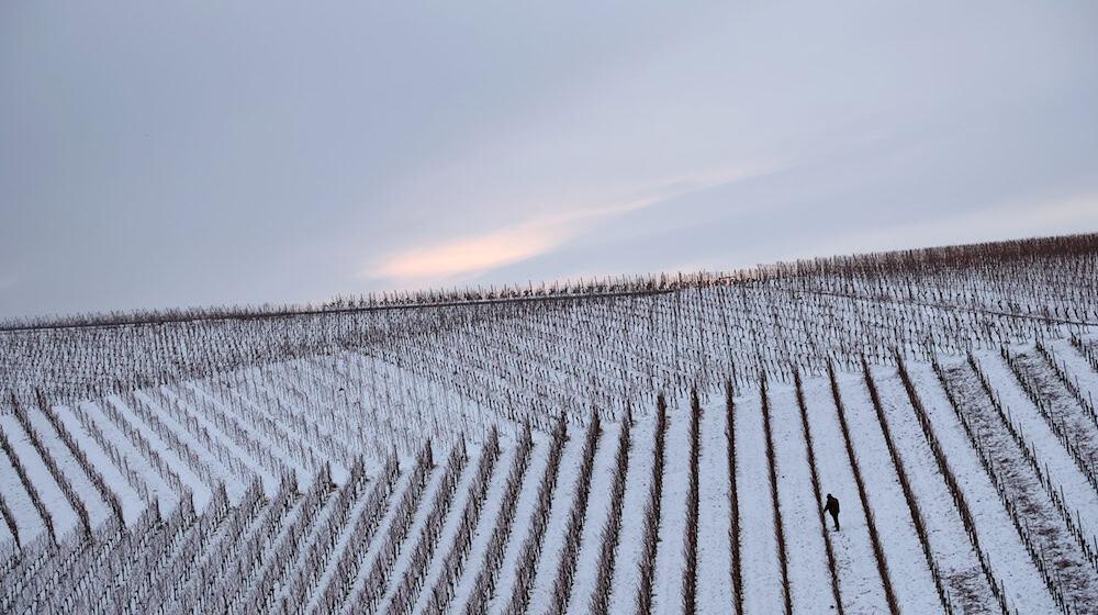 In Bayern wird es am Wochenende glatt. Im Norden wird einiges an Neuschnee erwartet. / Foto: Karl-Josef Hildenbrand/dpa