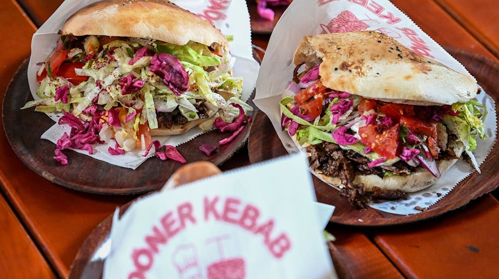 Der 49-Jährige wollte sich von dem Geld vermutlich einen Döner kaufen. (Symbolbild) / Foto: Jens Kalaene/dpa