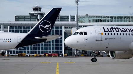 Flugzeuge der Lufthansa am Flughafen München auf dem Rollfeld. (Symbolbild) / Foto: Sven Hoppe/dpa