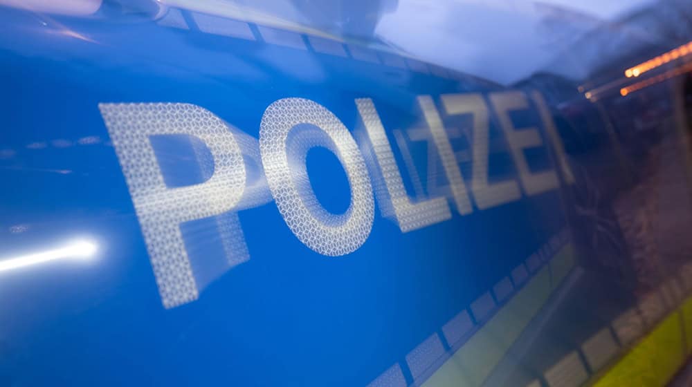 Die Polizei nahm den Tatverdächtigen noch vor Ort fest. (Symbolbild) / Foto: Marijan Murat/dpa