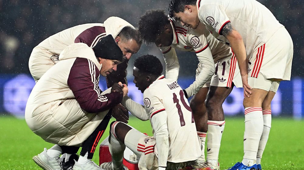 Alphonso Davies fällt beim FC Bayern erstmal aus. / Foto: Federico Gambarini/dpa