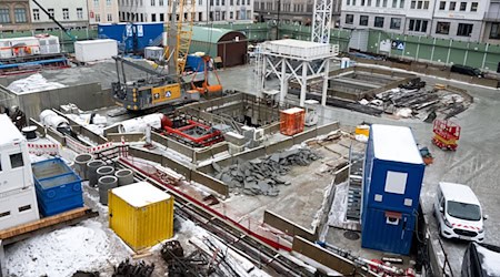 Die eigentliche Baustelle ist tief unter dem Boden: die neue S-Bahn-Haltestelle Marienhof in München (Archivbild). / Foto: Sven Hoppe/dpa