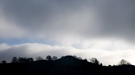 Die Chancen auf Sonne stehen in vielen Regionen Bayerns in den kommenden Tagen eher schlecht. (Archivbild) / Foto: Sven Hoppe/dpa