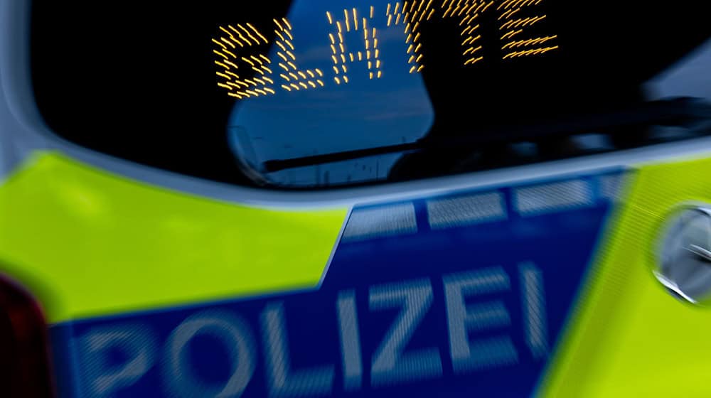 Die Polizei in Oberfranken warnt vor Schneefall und Glätte. (Symbolfoto) / Foto: Rolf Vennenbernd/dpa