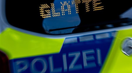 Die Polizei in Oberfranken warnt vor Schneefall und Glätte. (Symbolfoto) / Foto: Rolf Vennenbernd/dpa