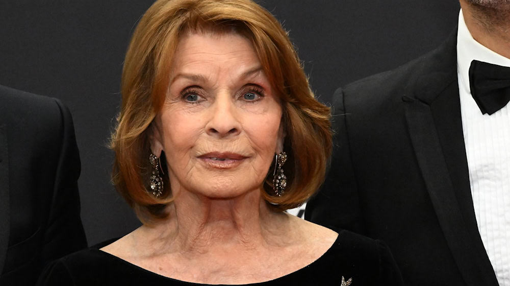 Senta Berger erinnert sich gerne an frühere Zeiten, vor allem mit ihrem Ehemann Michael Verhoven, der im April 2024 starb.  / Foto: Felix Hörhager/dpa