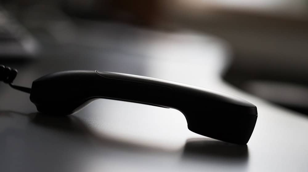 Die Telefonbetrüger überlisteten die Frau mit einer vermeintlichen Falle für die Täter. (Archivbild) / Foto: Rolf Vennenbernd/dpa