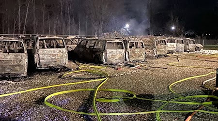 23 Dienstfahrzeuge gingen in Flammen auf. / Foto: Berufsfeuerwehr München/dpa