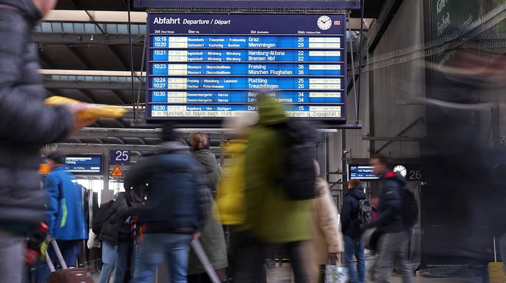 Am Münchner Hauptbahnhof kam es im Feierabendverkehr vereinzelt zu Verspätungen. (Archivbild) / Foto: Karl-Josef Hildenbrand/dpa