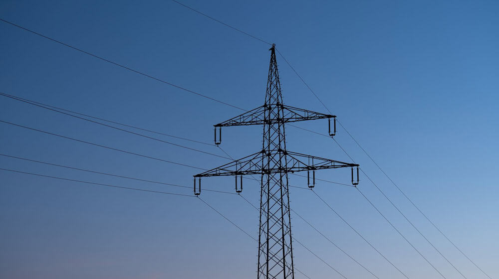 13.000 Haushalte waren am Mittwochnachmittag ohne Strom. (Symbolbild) / Foto: Silas Stein/dpa