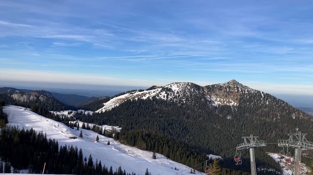 Das Skigebiet am Spitzingsee ist ein beliebtes Ausflugsziel. (Symbolbild) / Foto: Sabine Dobel/dpa