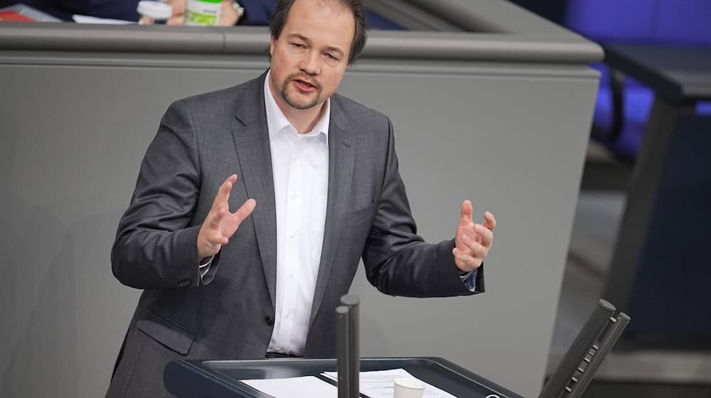 Der Bundestag hat die Immunität des AfD-Abgeordneten Martin Sichert aufgehoben. (Archivbild) / Foto: Michael Kappeler/dpa