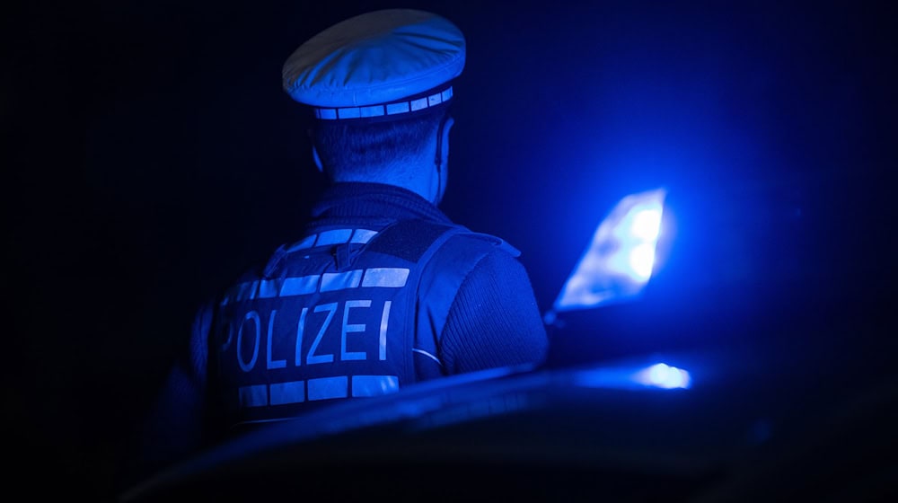 Der Mann ist laut einem Polizeisprecher nicht an den Folgen des Unfalls gestorben, sondern an einem medizinischen Notfall. (Symbolbild) / Foto: Marijan Murat/dpa