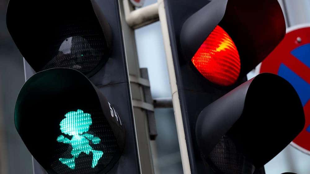 Den Pumuckl gibt es jetzt auch als Ampelmännchen. / Foto: Sven Hoppe/dpa